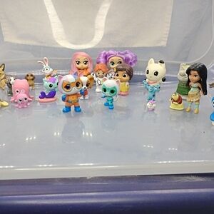 Disney Colorful Character Playset with Blue and Purple